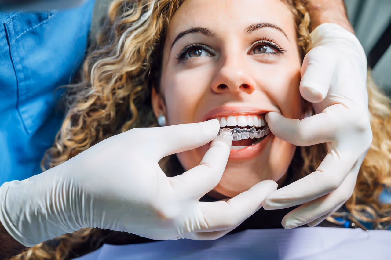 How Transparent Braces Straighten Teeth Discreetly